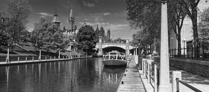 Photo of the Peace Tower overlooking the Rideau canal