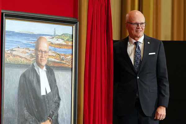 The Hounourable Geoff Regan at the unveiling of his official portrait